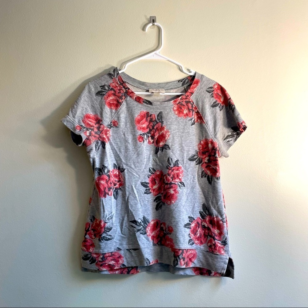 3/ $25 M- LOFT Gray and Pink Floral Short-Sleeved Summer Top